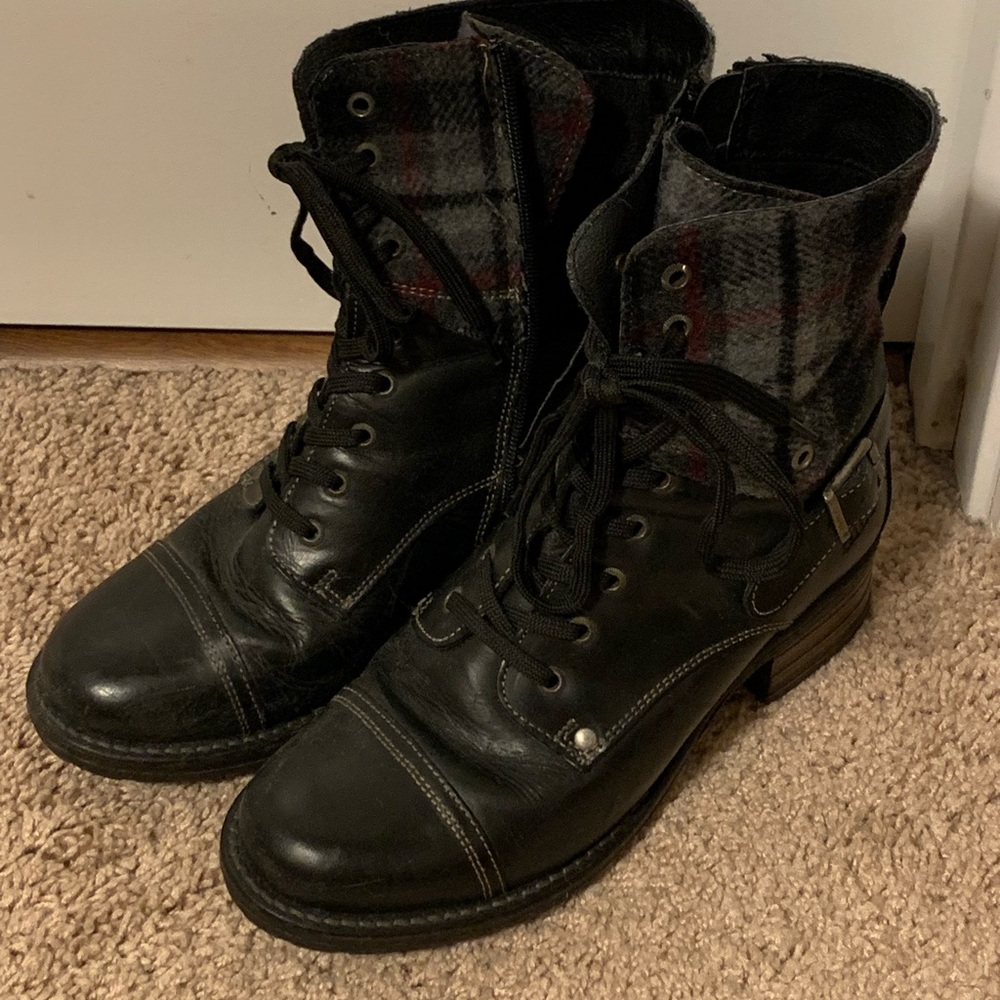 Taos Crave Black Leather Ankle Boots with Plaid Detail - Picture 4 of 7